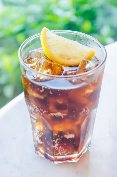 Cola citron glas — Stockfoto