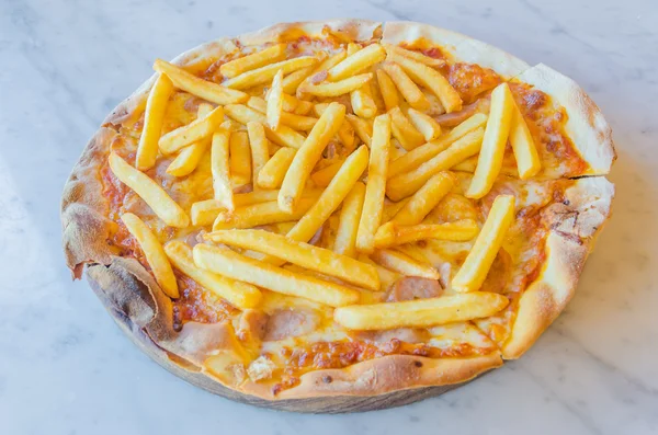 Pommes frites pizza — Stockfoto