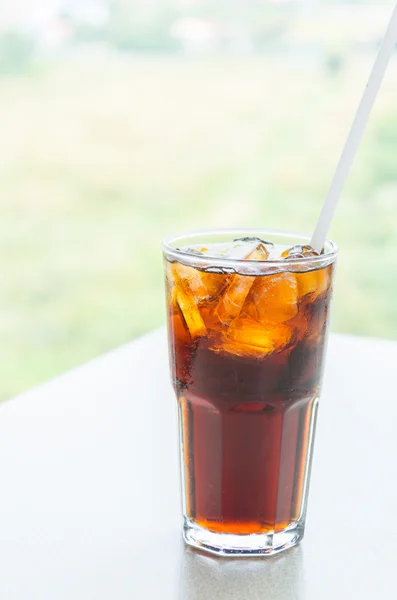 Cola drinken — Stockfoto