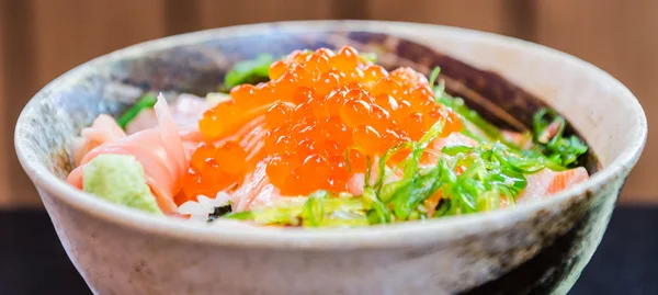 Salmão salada comida japonesa — Fotografia de Stock