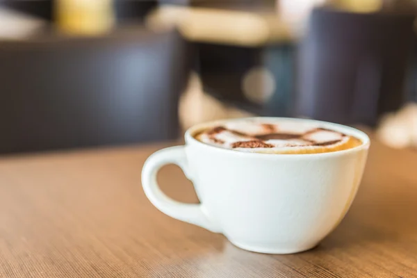 Tasse à café dans l'intérieur du café — Photo