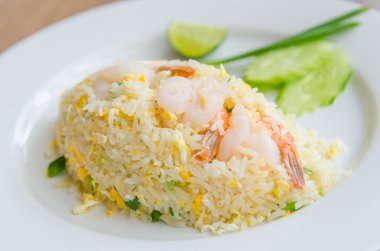 Kızarmış Tayland pirinç