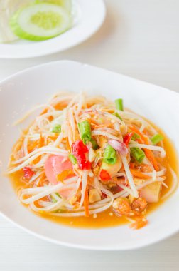 Yeşil papaya salatası