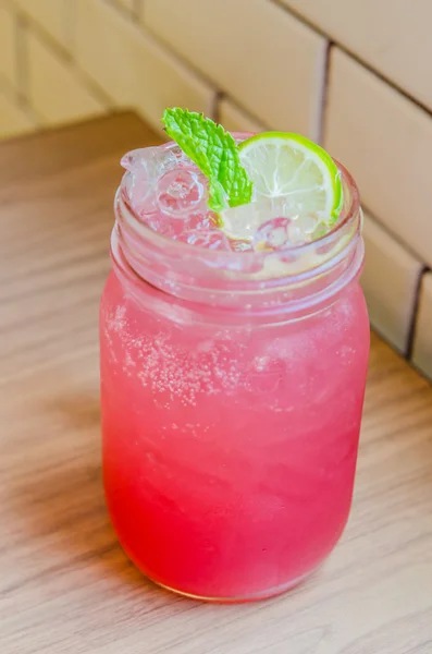 Pink lemonade juice cocktail — Stock Photo, Image