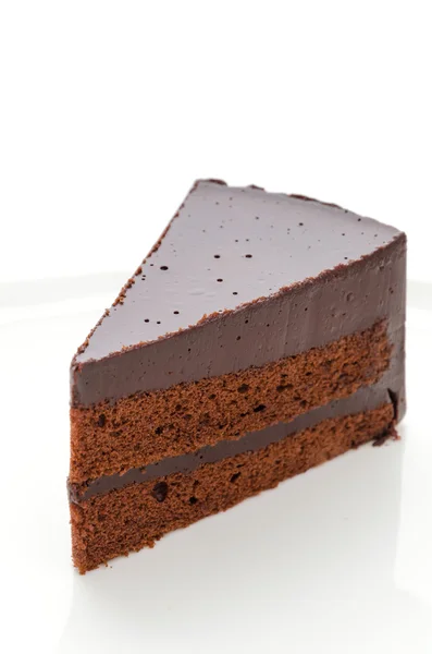Gâteau chocolat isolé sur fond blanc — Photo