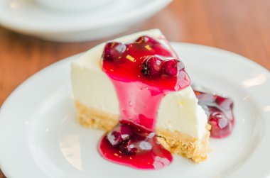 Yaban mersinli cheesecake