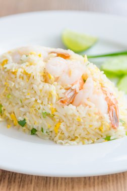 Kızarmış Tayland pirinç