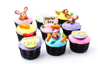 Paskalya kek izole beyaz arka plan