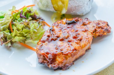 ızgara domuz eti biftek