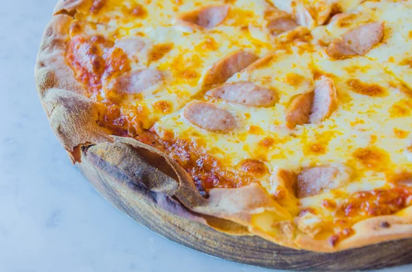 腊肠披萨 — 图库照片