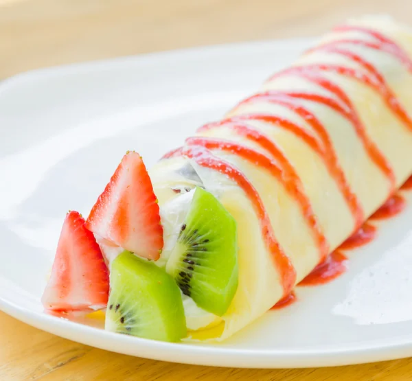 Pastel de crepe de fruta — Foto de Stock