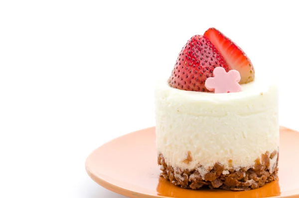 Τσιζ κέικ φράουλας που απομονώνονται σε λευκό φόντο — Φωτογραφία Αρχείου