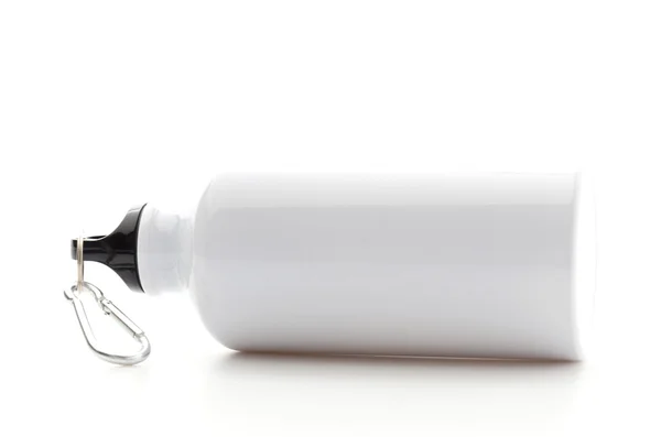 Eau de bouteille isolée sur blanc — Photo