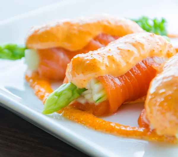 Rotolo di salmone — Foto Stock