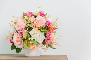 Tablo Yatağımın üzerinde çiçek