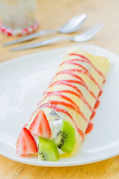 Pastel de crepe de fruta — Foto de Stock