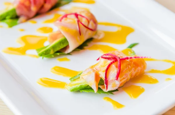 Sashimi aguacate comida japonesa —  Fotos de Stock