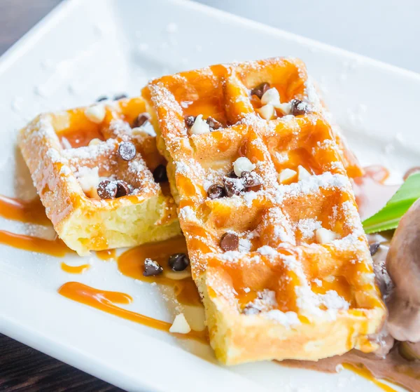 Waffle with ice cream — Stock Photo, Image