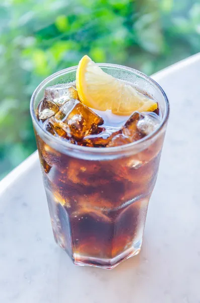Cola cytryna szkła — Zdjęcie stockowe