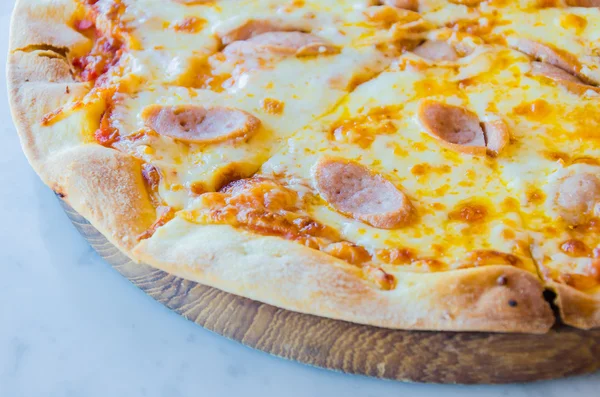 sosisli pizza