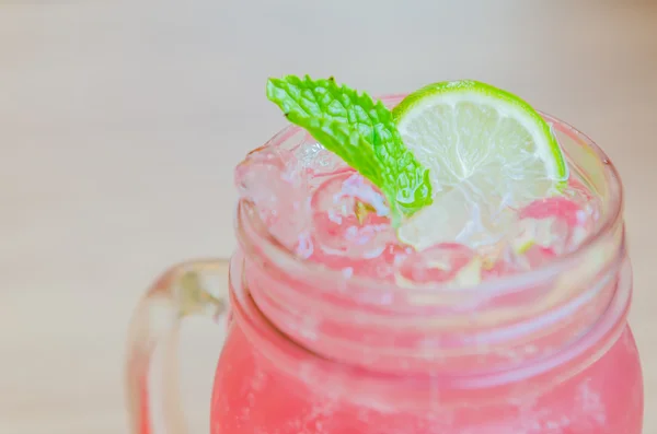 Rosa lemonad juice cocktail — Stockfoto