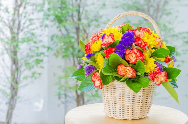 Cesta de flores — Fotografia de Stock