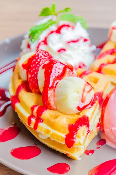 Strawberry banana pancake — Stock Photo, Image