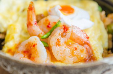 Kızarmış pirinç omlet