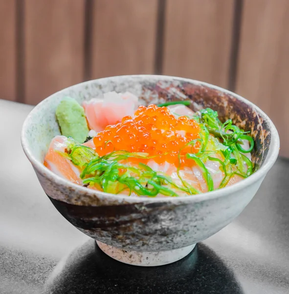 Salmão salada comida japonesa — Fotografia de Stock