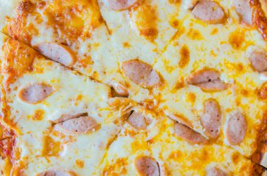 sosisli pizza