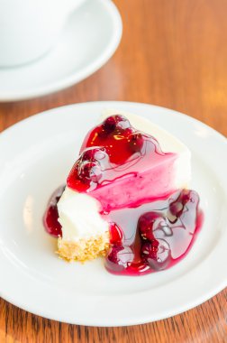 Yaban mersinli cheesecake