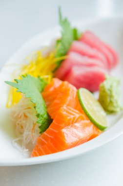 ton balıklı sashimi