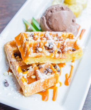 Dondurmalı waffle.