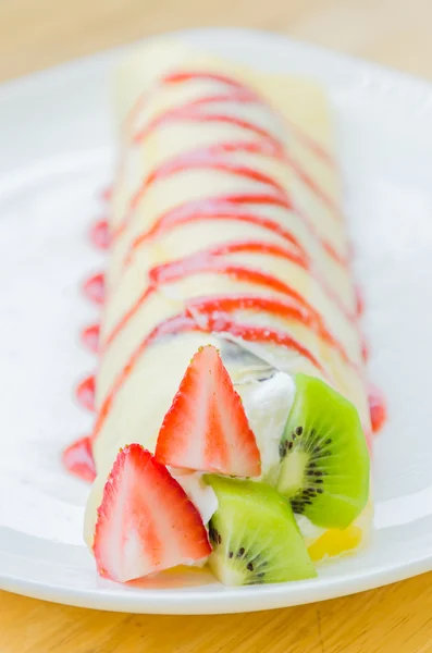 Pastel de crepe de fruta — Foto de Stock