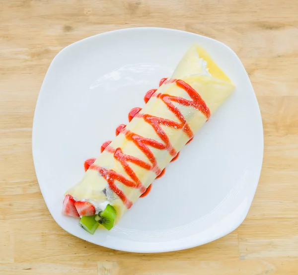 Bolo de crepe de frutas — Fotografia de Stock