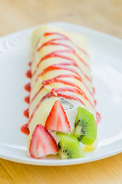 Fruit crepe cake — Stock Photo, Image