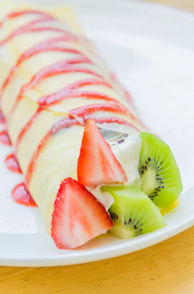 Pastel de crepe de fruta — Foto de Stock