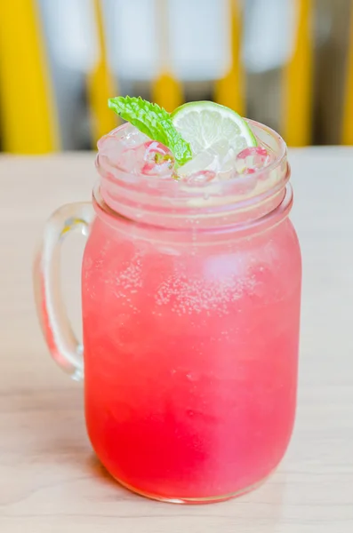 Cocktail de jus de limonade rose — Photo