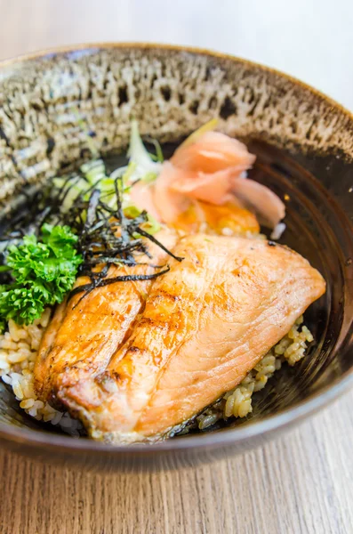 Salmone teriyaki su riso — Foto Stock