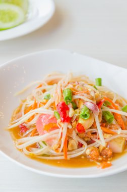 Yeşil papaya salatası