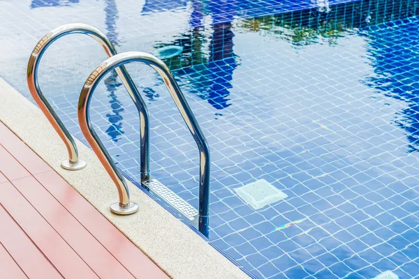 Escalera de piscina — Foto de Stock