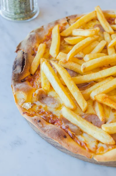 Pommes frites pizza — Stockfoto