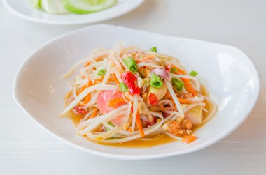 Yeşil papaya salatası