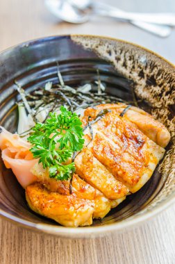 Teriyaki tavuk pirinç