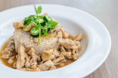 pirinç soslu tavuk