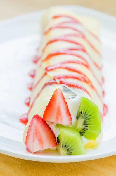 Bolo de crepe de frutas — Fotografia de Stock