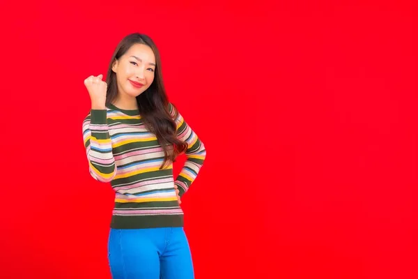 Portret Mooie Jonge Aziatische Vrouw Glimlach Met Actie Rood Geïsoleerde — Stockfoto