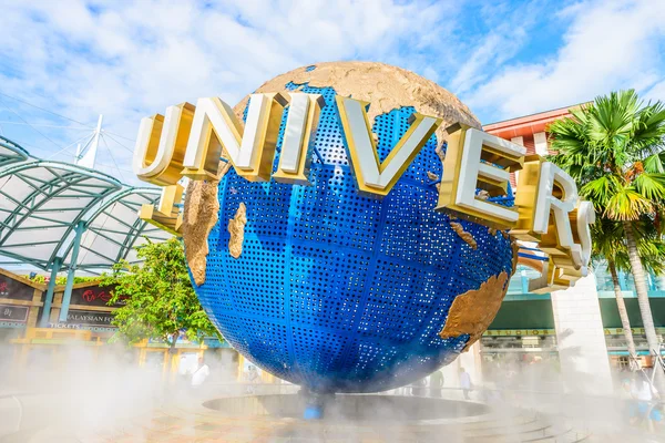 Rotating globe fountain — Stock Photo, Image