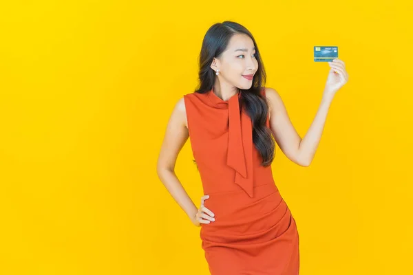 Portrait Beautiful Young Asian Woman Smile Credit Card Color Background — Stock Photo, Image