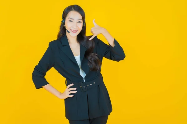 Portret Mooie Jonge Aziatische Vrouw Met Call Center Klantenservice Centrum — Stockfoto